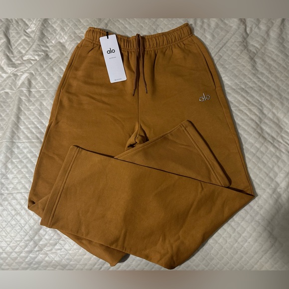 Alo sweatpants - Picture 4 of 8